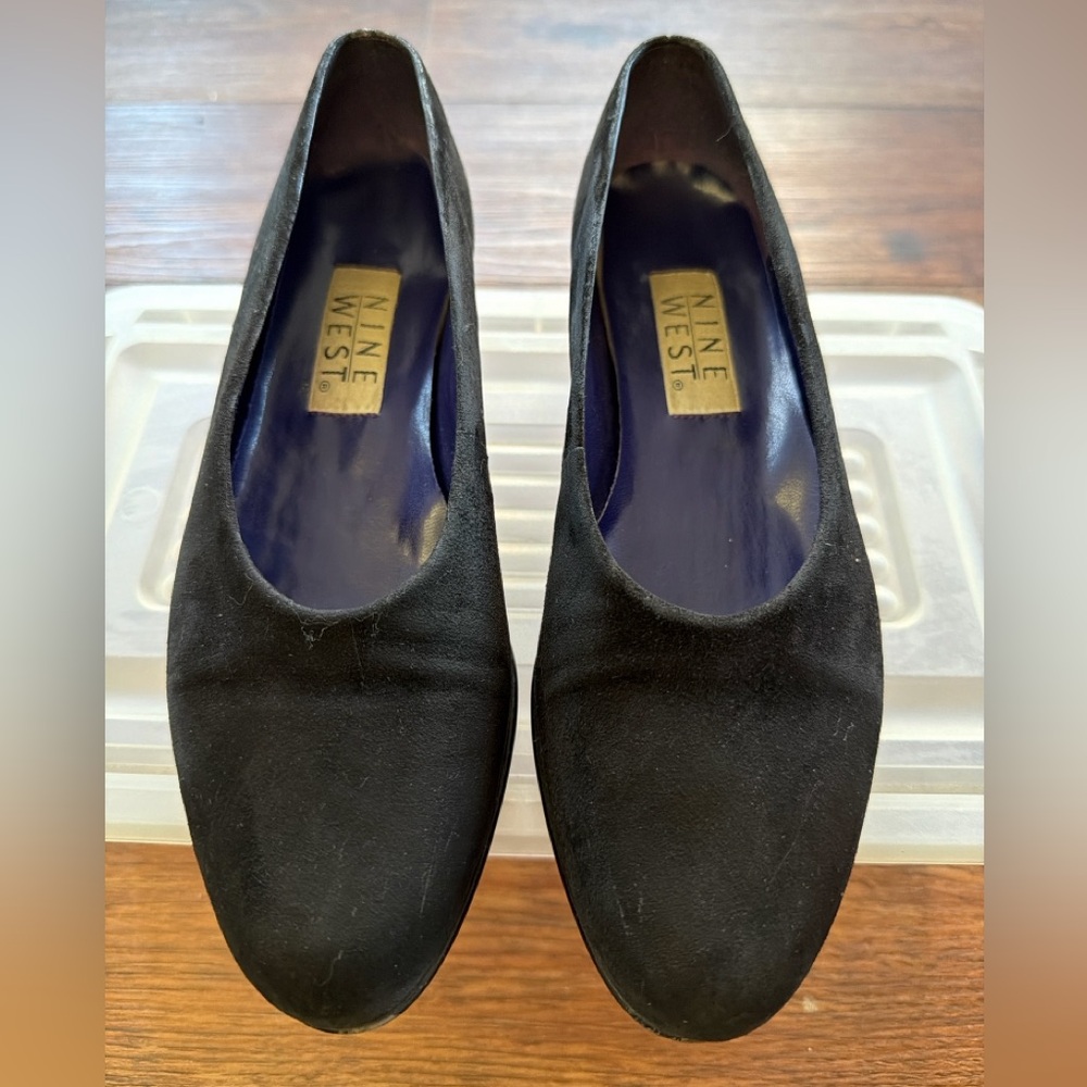 Nine West Black Suede Pumps Low Heel Round Toe Size 7